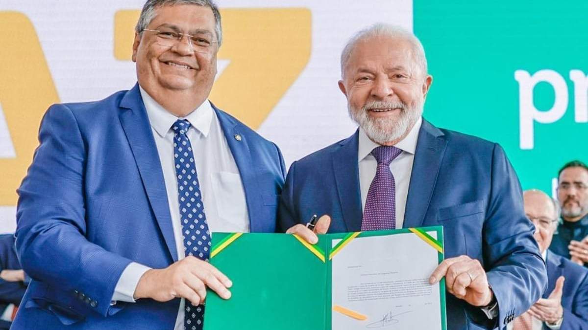 El ministro de Justicia de Brasil, Flavio Dino, y el presidente Luiz Inacio Lula da Silva