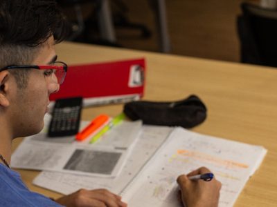 Pan American Energy lanzó su programa de becas universitarias