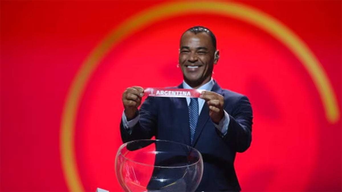 Sorteo del mundial 2022. Cafú muestra a la Argentina