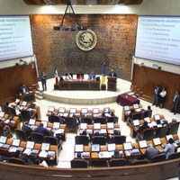 Morena presenta iniciativa para regular la publicidad oficial en Jalisco