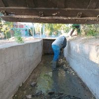 Plásticos, bolsas y neumáticos: el municipio alerta sobre el alto porcentaje de residuos en canales de Neuquén