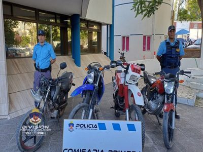 Recuperaron tres motos que habían sido robadas y estaban ocultas en la vera del río