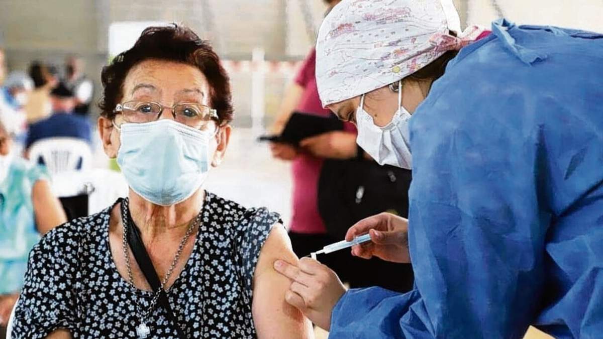 Vacunación contra el coronavirus. Fuente: (Twitter)