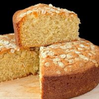 Con avena y 4 frutas: la receta de bizcocho que no necesita harina ni leche para ser riquísima