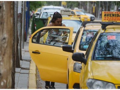 Después de un año, aumentan las tarifas de los taxis de Neuquén