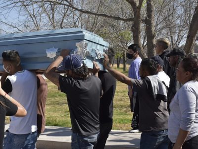 Dan último adiós a "El Mijis" entre flores y cumbias, en su natal San Luis Potosí