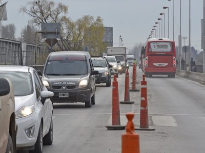 Largas colas y dos horas de demora: así fue cruzar el puente hoy