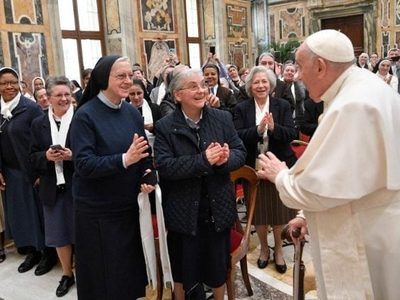Las mujeres son generosas y valientes, aunque hay algunas neuróticas: Papa Francisco