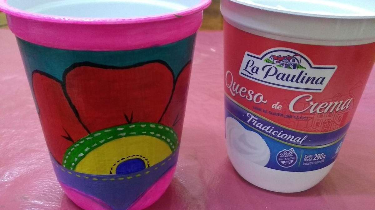 Botes de queso untable. Fuente: (Instagram)