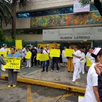 '¡Si Sheinbaum no atiende, Leñero se muere!”, protestan trabajadores del hospital 'Rubén Leñero”