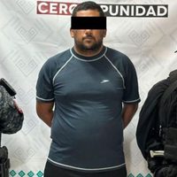 Detienen en Chiapas a profesor de preparatoria por presunto acoso sexual contra estudiante (Video)