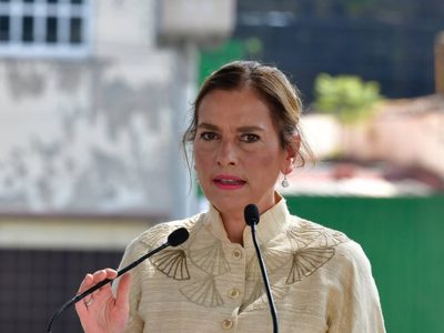 Beatriz Gutiérrez Müller llama a detener la "subasta inmoral" de bienes culturales prehispánicos