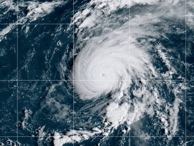 Gabrielle se intensifica rápidamente a huracán categoría 3 en el Atlántico, lejos de tierra firme