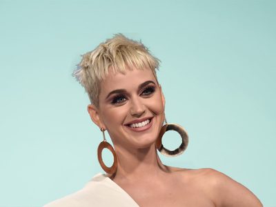 Katy Perry no se olvidó de los VMAs: la divertida parodia con su look post parto