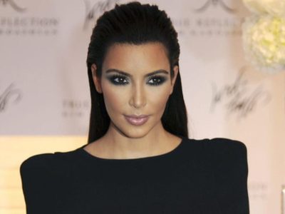 ¡Qué estrafalario! Aseguran que Kim Kardashian compra la camisa con sangre de un ex presidente