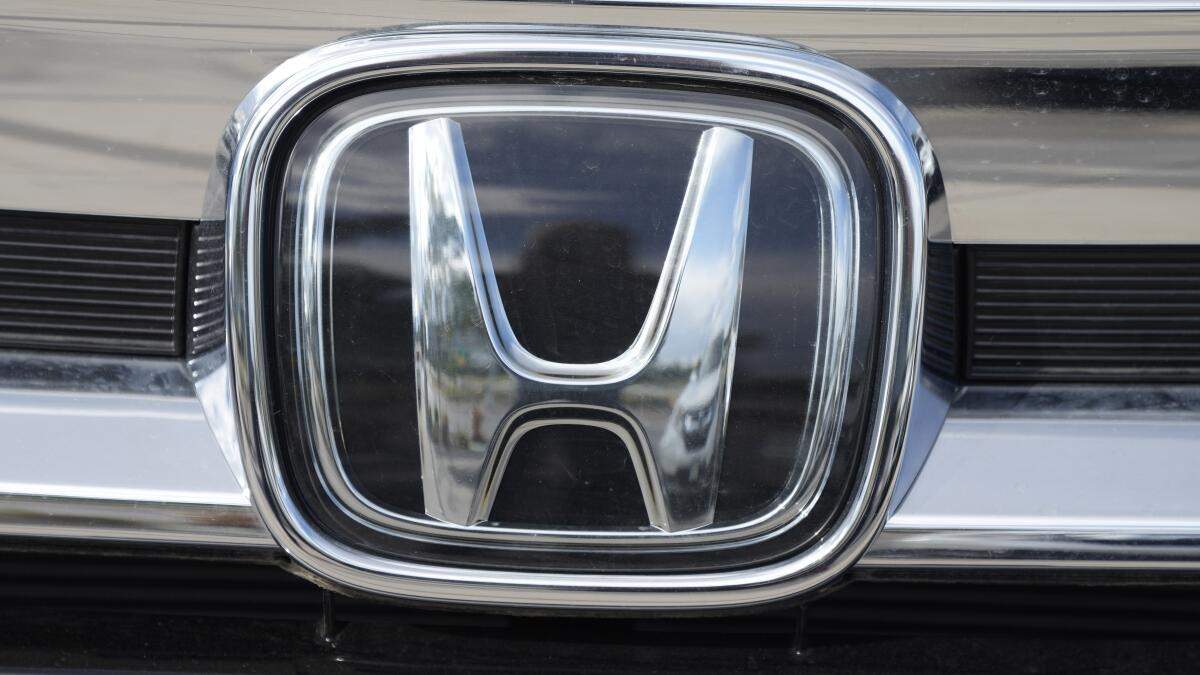 Logo de la empresa Honda en el frente de una concesionaria, 12 de septiembre de 2021 en Highlands Ranch, Colorado