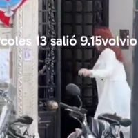 Se viralizó un video que muestra a Cristina Kirchner salir de su departamento