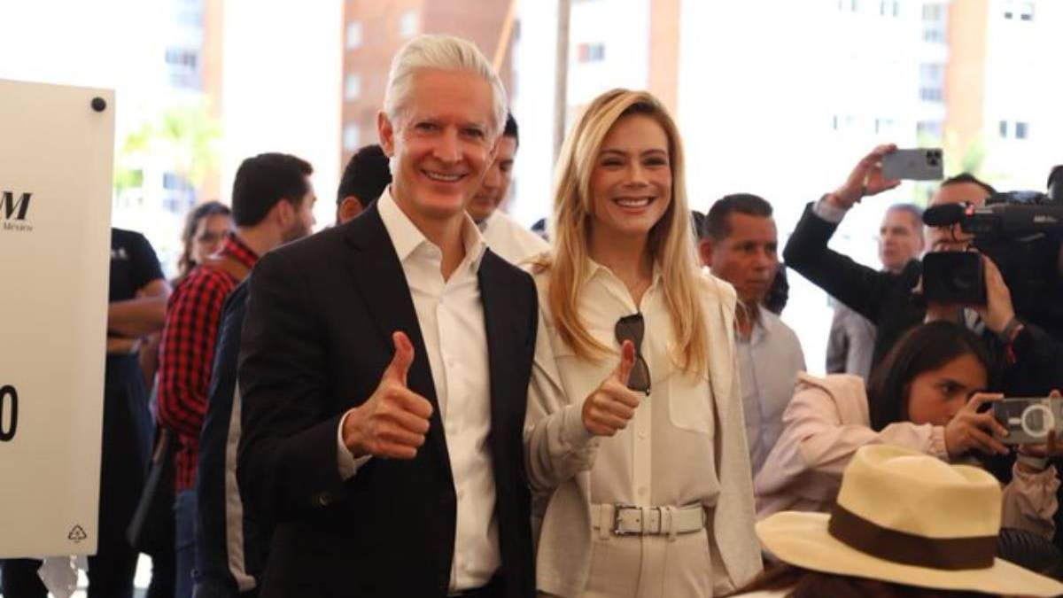 El gobernador del Estado de México, Alfredo del Mazo y su esposa