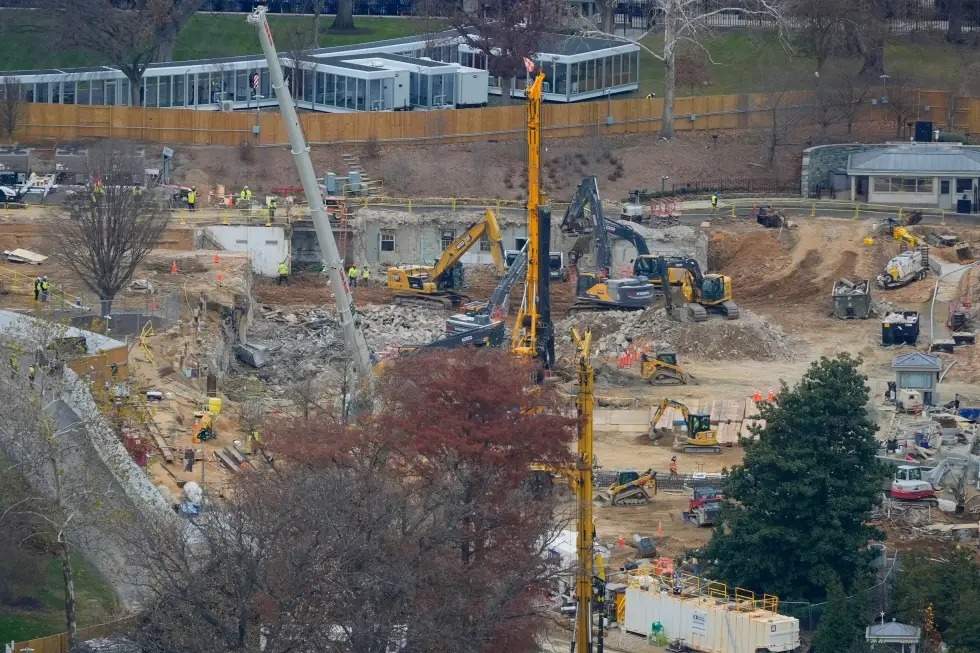 Continúan las obras de construcción del salón de baile de la Casa Blanca, el martes 9 de diciembre de 2025, en Washington, donde antiguamente se alzaba el Ala Este.