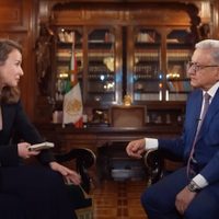 El INE ordena a AMLO bajar de redes la entrevista que concedió a Inna Afinogenova