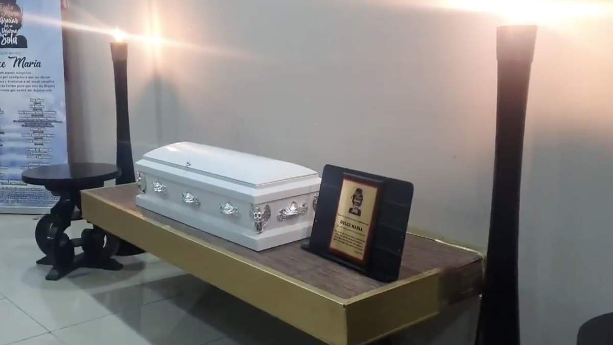El funeral de la niña