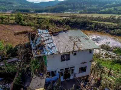 Suman casi 40 las víctimas del ciclón extra tropical que azota el sur de Brasil