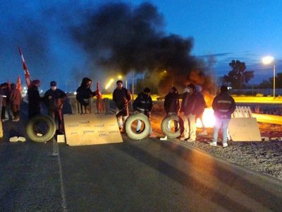 Otro corte en Neuquén: un grupo de trabajadores bloqueó la ruta 7
