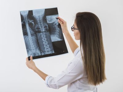 En la mesa de luz o decorar un lugar especial: mirá lo que podés hacer con radiografías que ibas a tirar