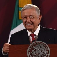 AMLO "destapa" a Santiago Taboada como el candidato de la oposición para la CDMX