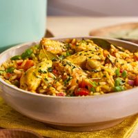 Con los mismos ingredientes, dos formas de hacer arroz con pollo que salen totalmente distintas: mirá por qué