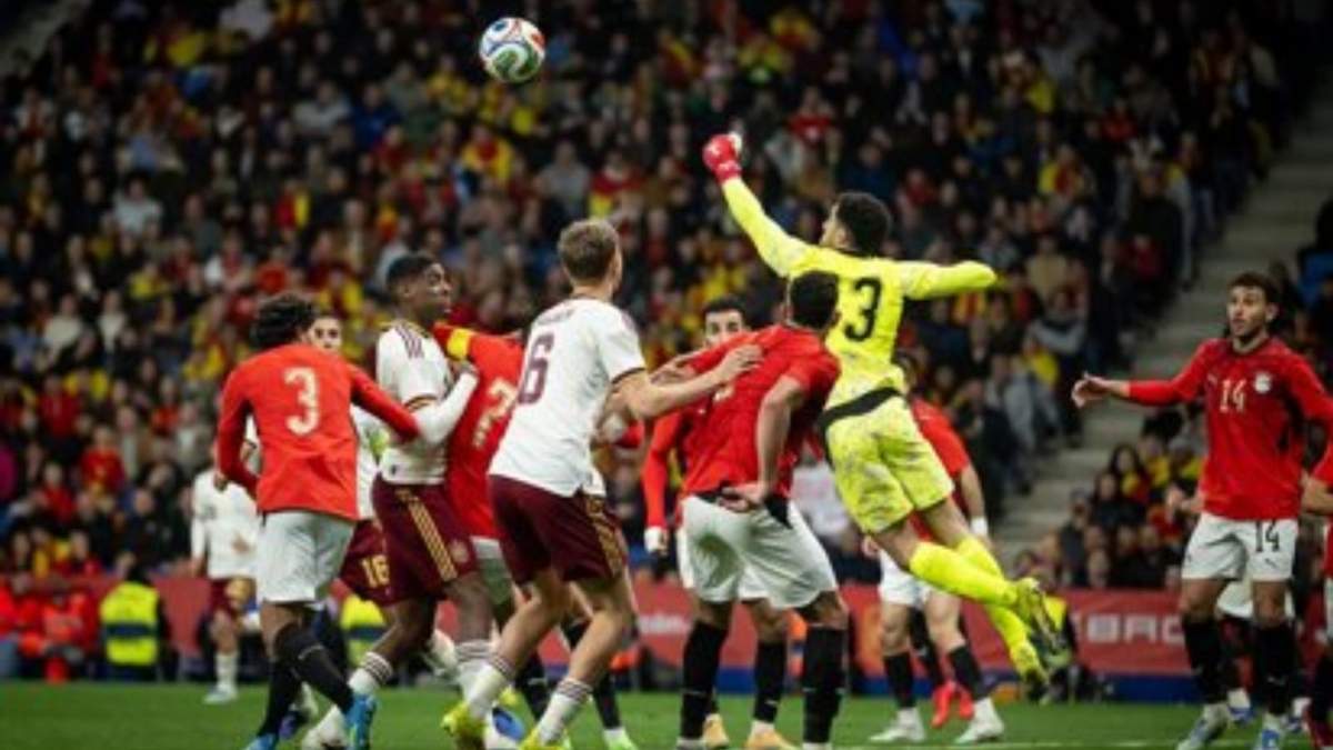 El portero Mostafa Shobeir de Egipto en acción durante un partido amistoso entre España y Egipto en el estadio RCDE de Barcelona, ??España, el 31 de marzo de 2026