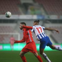Con gol del "Tecatito" Corona, el Porto avanza a semifinales