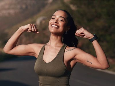 Solo 4 minutos por día: la rutina de entrenamiento que tonifica brazos sin pesas y desde la comodidad de tu casa