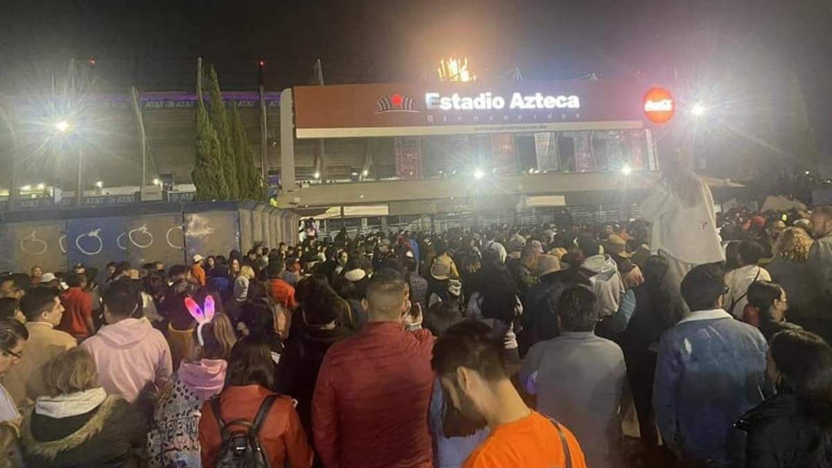 Las puertas del Estadio Azteca previo al concierto de Bad Bunny
