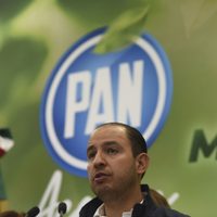 Marko Cortés exige a AMLO dejar de promover “corcholatas”; PAN denuncia evento de Toluca ante el INE