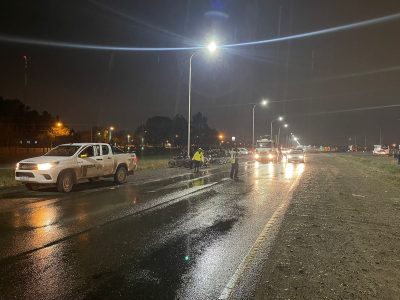 Empleados fueron detenidos en un control mientras iban a la empresa corriendo picadas en moto