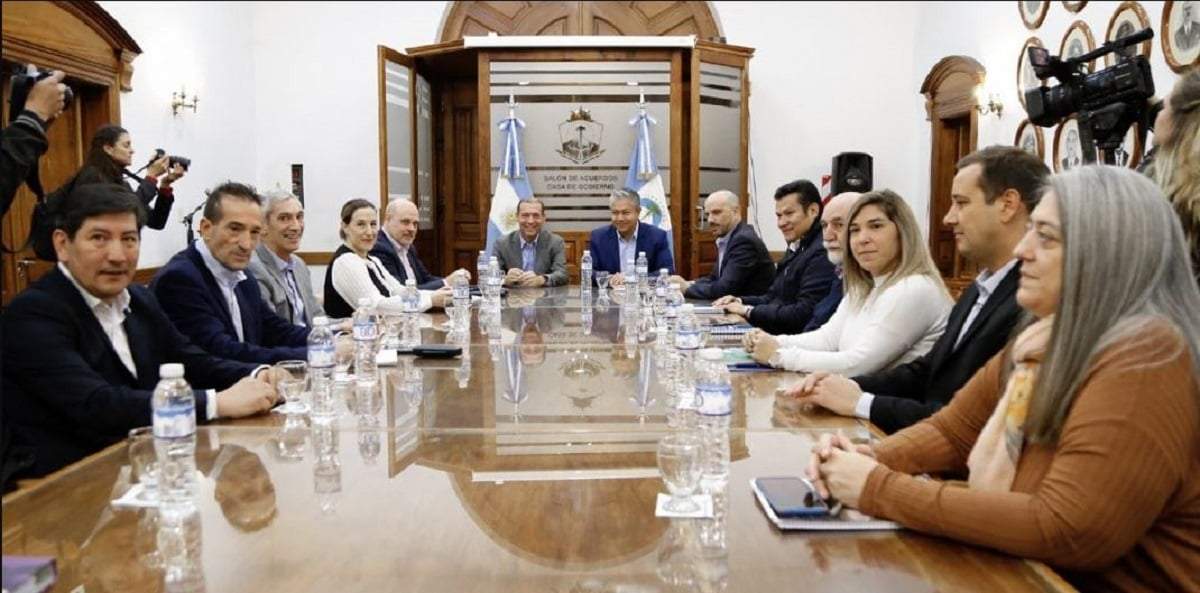 Rolando Figueroa y Omar Gutiérrez nuevamente juntos. Fuente: (Neuquén Informa)