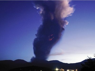 Alarma en Japón con la erupción de un volcán
