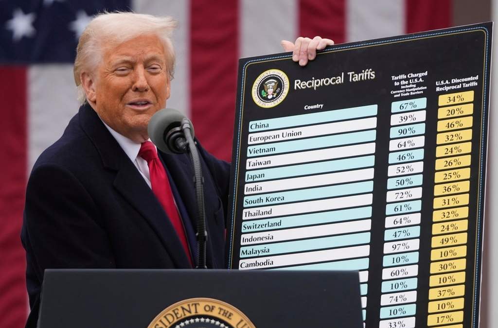 ARCHIVO - El presidente estadounidense Donald Trump habla durante un evento para anunciar nuevos aranceles, en el Jardín de Rosas de la Casa Blanca, el 2 de abril de 2025, en Washington