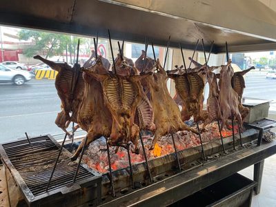 Nuevo León en fuera de lugar: restauranteros se quedan sin cabrito para el Mundial
