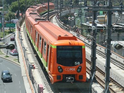 Trenes de la Línea 12 del Metro vuelven a circular en el tramo elevado