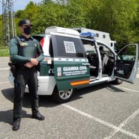 Un hombre intenta ingresar desnudo a su juicio por exhibicionismo