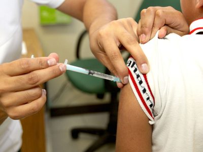 Tras el acuerdo con Pfizer, los ministros definirán quiénes se aplicarán las vacunas de Moderna