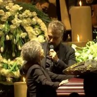 Así le cantó Alejandro Fernández a su madre durante el funeral de Vicente Fernández