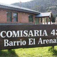 La policía detuvo a dos sujetos tras un allanamiento en San Martín de los Andes