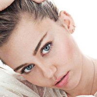 ¡Marcó tendencia! Miley Cyrus reveló cómo se protege del coronavirus. ¿Es efectivo?