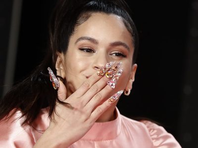 ¡Uff! Rosalía incendió las redes con un osado outfit