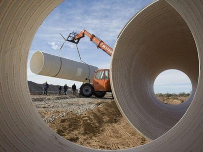 Firmaron el contrato para construir el acueducto que abastecerá a barrios de Neuquén y Centenario