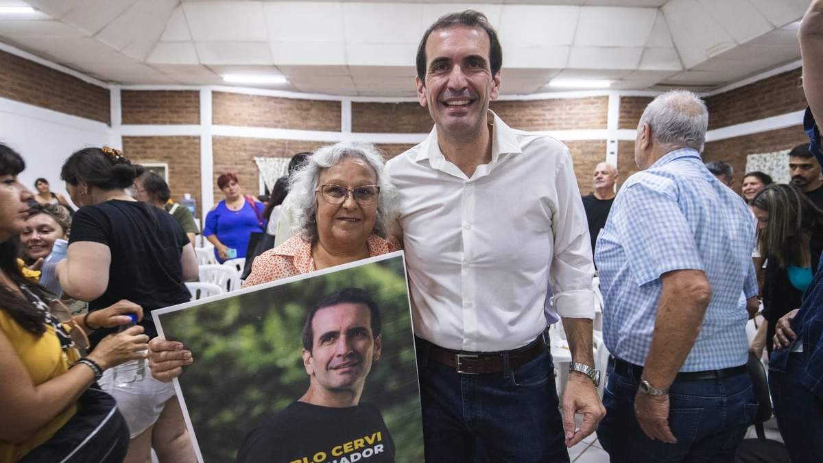 Pablo Cervi con militantes de Juntos por el Cambio. Fuente: (Prensa Cervi)
