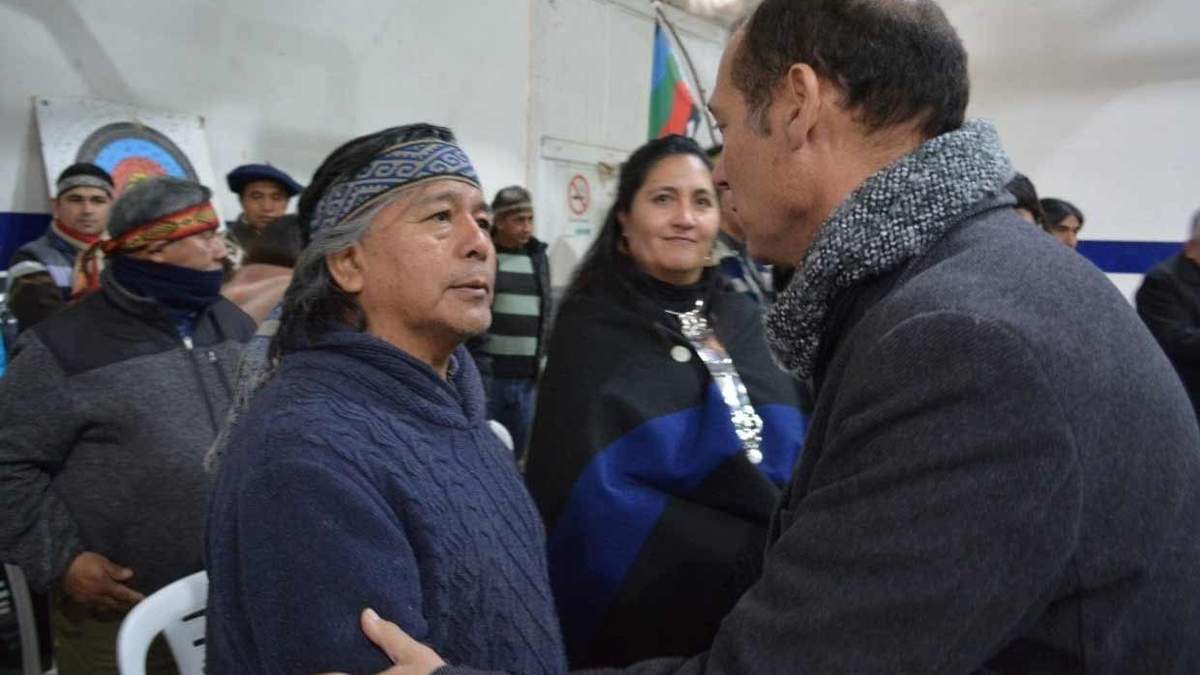 Jorge Nahuel y Omar Gutiérrez, por la consulta previa. Fuente: (Facebook)